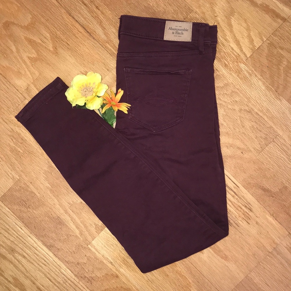 ⭐️ Abercrombie & Fitch Burgundy Stretch Jeans ⭐️